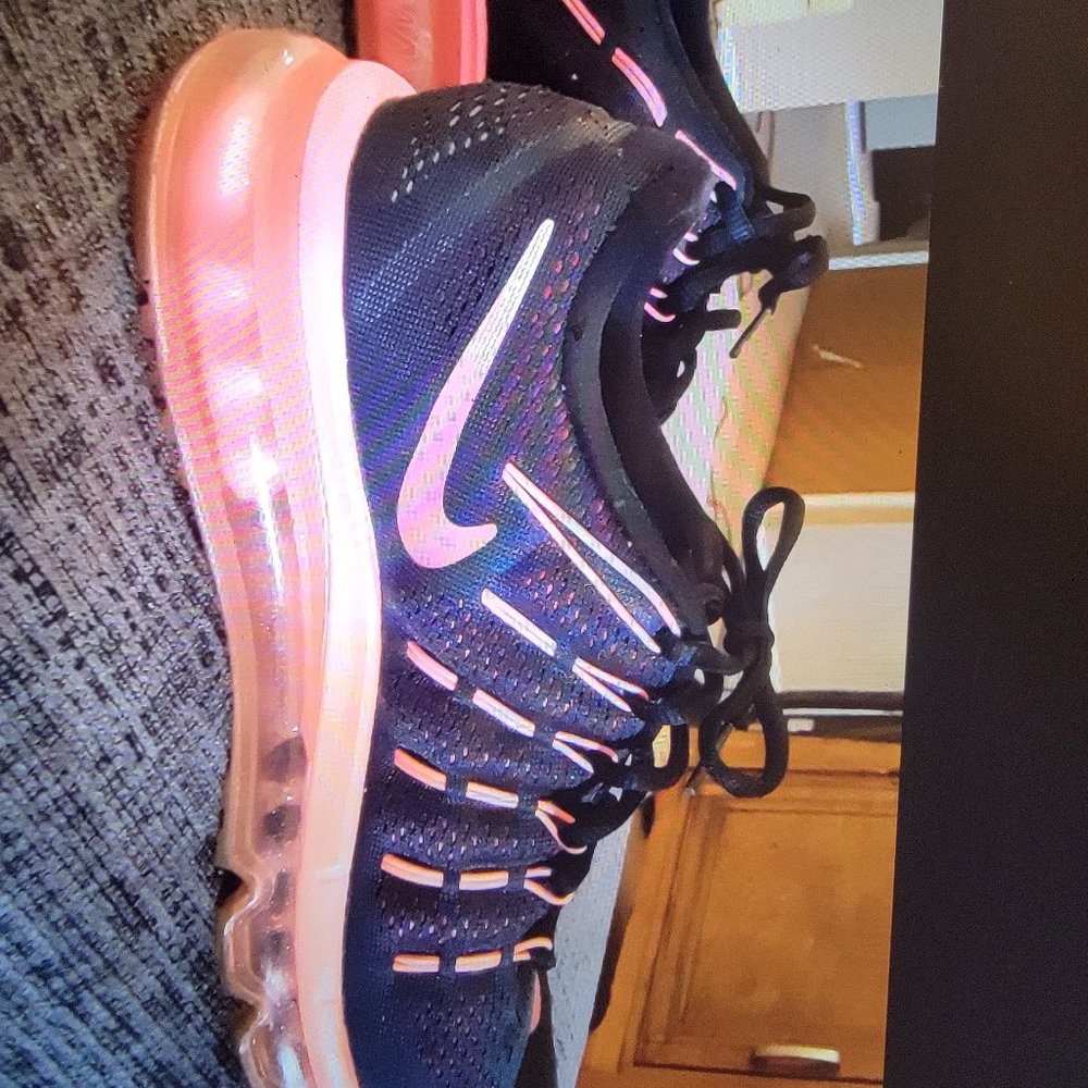 Sporty size 10 Nike Air Max